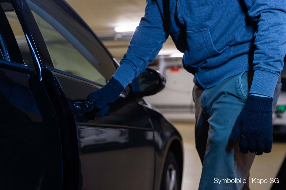 Symbolbild Diebstahl aus Auto